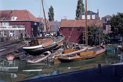 852332 Gezicht op de scheepswerf aan de Oude Haven te Spakenburg.